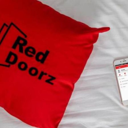 Reddoorz Plus Near Mall Slipi Jaya Jakarta Exterior foto