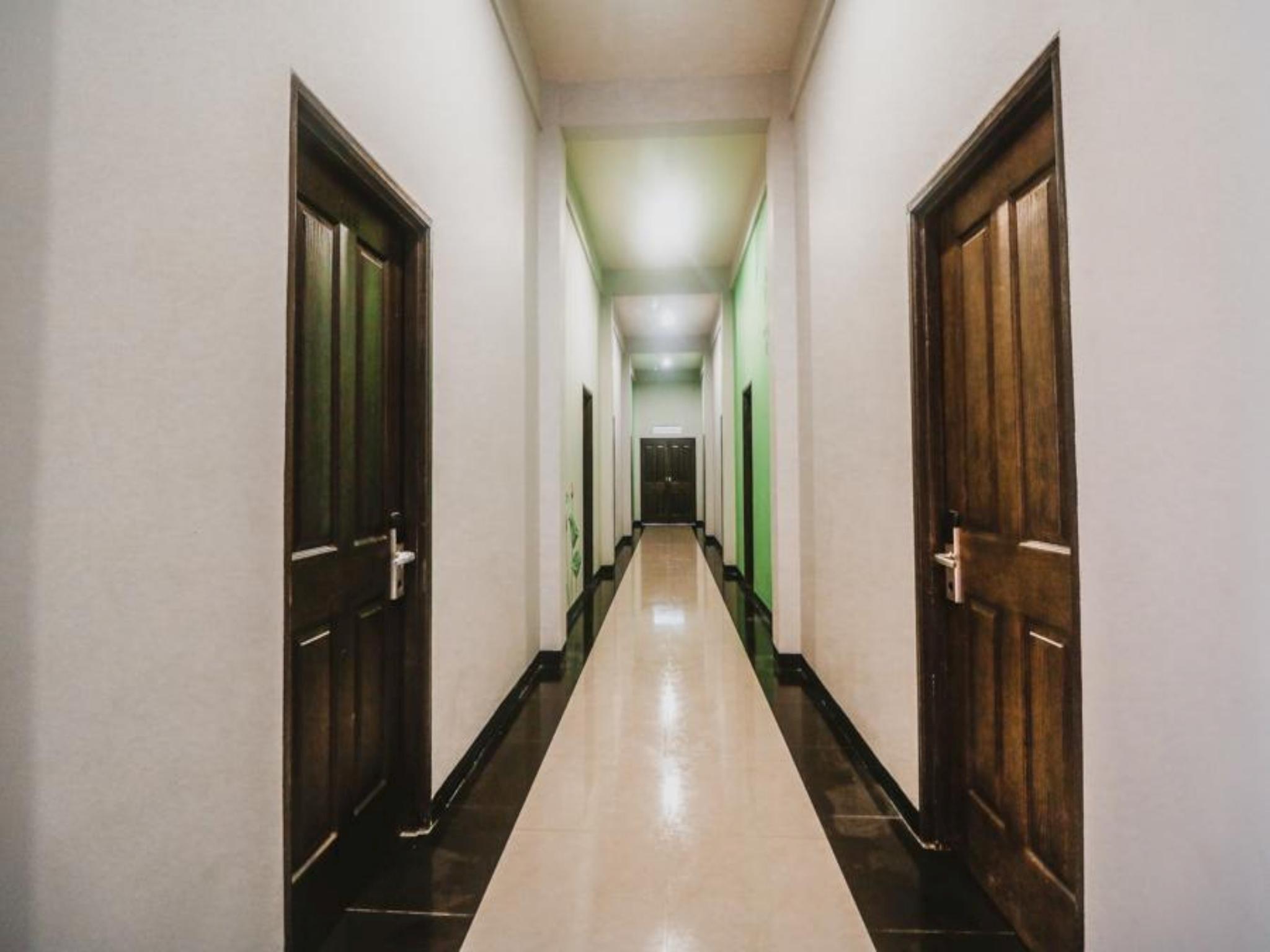 Reddoorz Plus Near Mall Slipi Jaya Jakarta Exterior foto